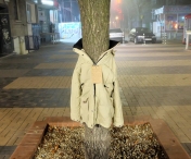 Haine pentru familiile sarace din Timisoara. Cand va avea loc campania 'Copacul cu haine' 
