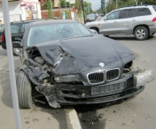 Accident grav provocat de un sofer tanar cu BMW, fara experienta. Trei persoane au fost ranite