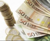 Euro coboara sub 4,55 lei