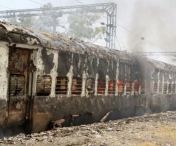 Tren in flacari, in India. Cel putin noua morti