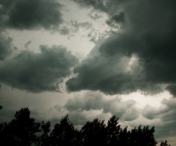 AVERTIZARE METEO: Ploi si vijelii in BANAT si in celelalte regiuni ale tarii, de astazi pana marti seara