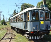 Cel mai vechi tren electric din Romania rugineste in depou