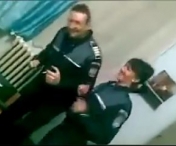 VIDEO VIRAL! Doi politisti danseaza la birou. Imaginile fac ravagii pe net