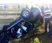 Accident teribil! O masina a cazut de pe un pod