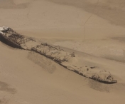 (VIDEO) Priveliste bizara in Desertul Namib – nava lunga de 100 de metri ingropata in nisip. Oamenii au presupus ca este arca lui Noe