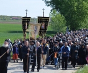 Peste 300 de credinciosi au refacut vineri 'Drumul Crucii', la Manastirea Hodos-Bodrog din Arad
